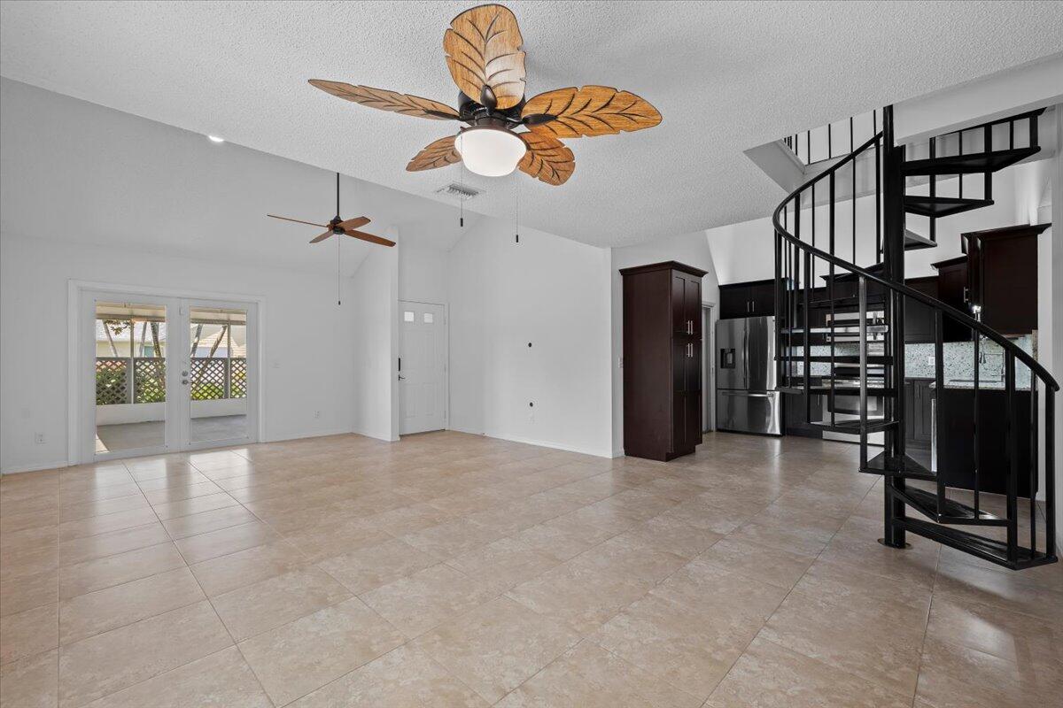 2744 SE Tropical East Circle