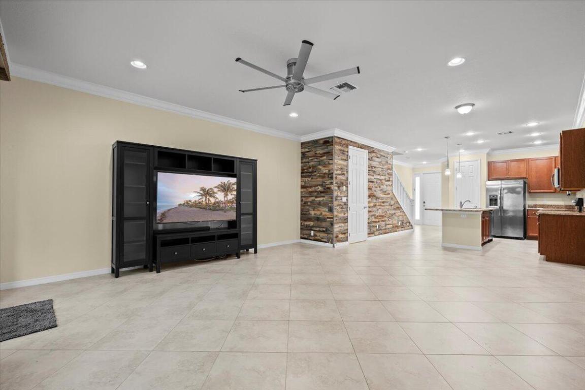 535 SW Glen Crest Way