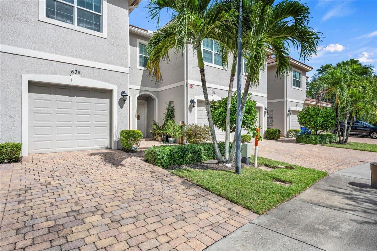 535 SW Glen Crest Way