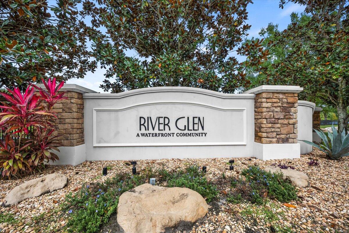 535 SW Glen Crest Way