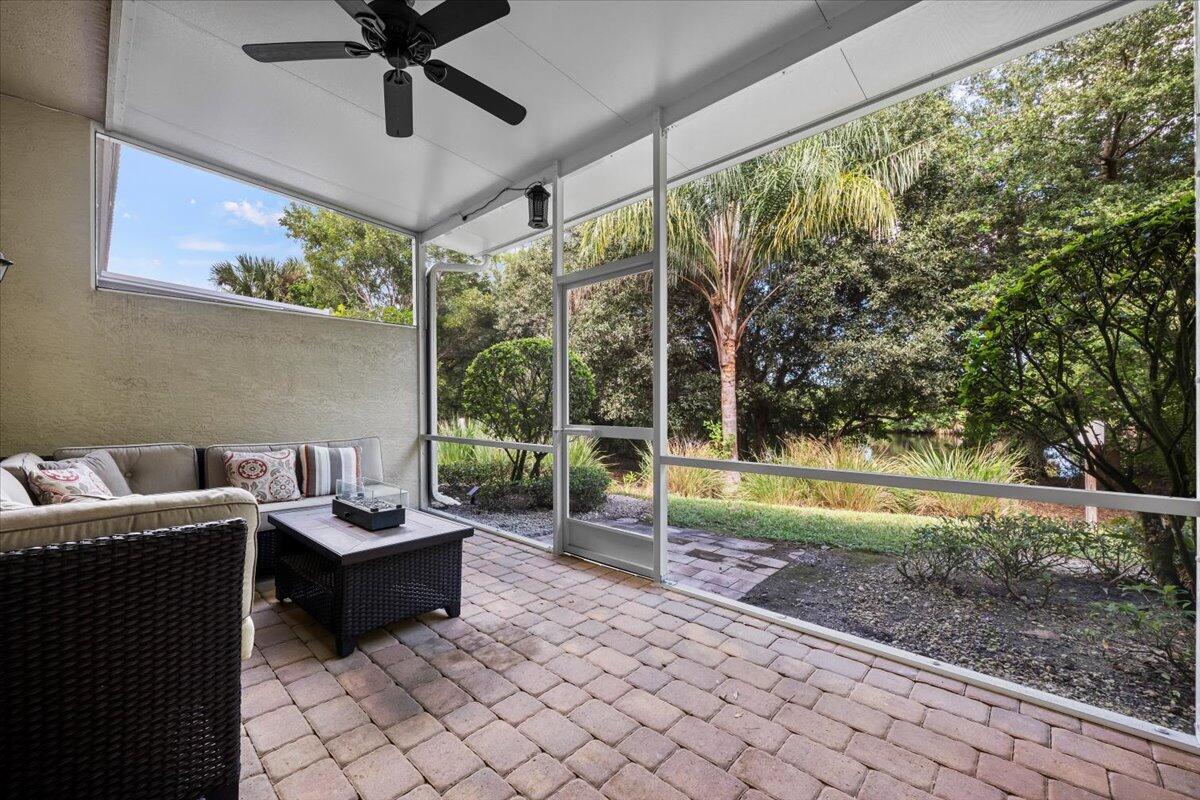 535 SW Glen Crest Way