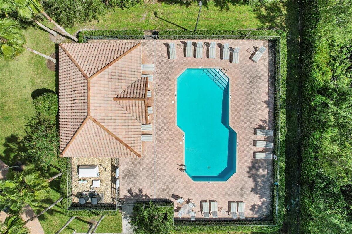 535 SW Glen Crest Way