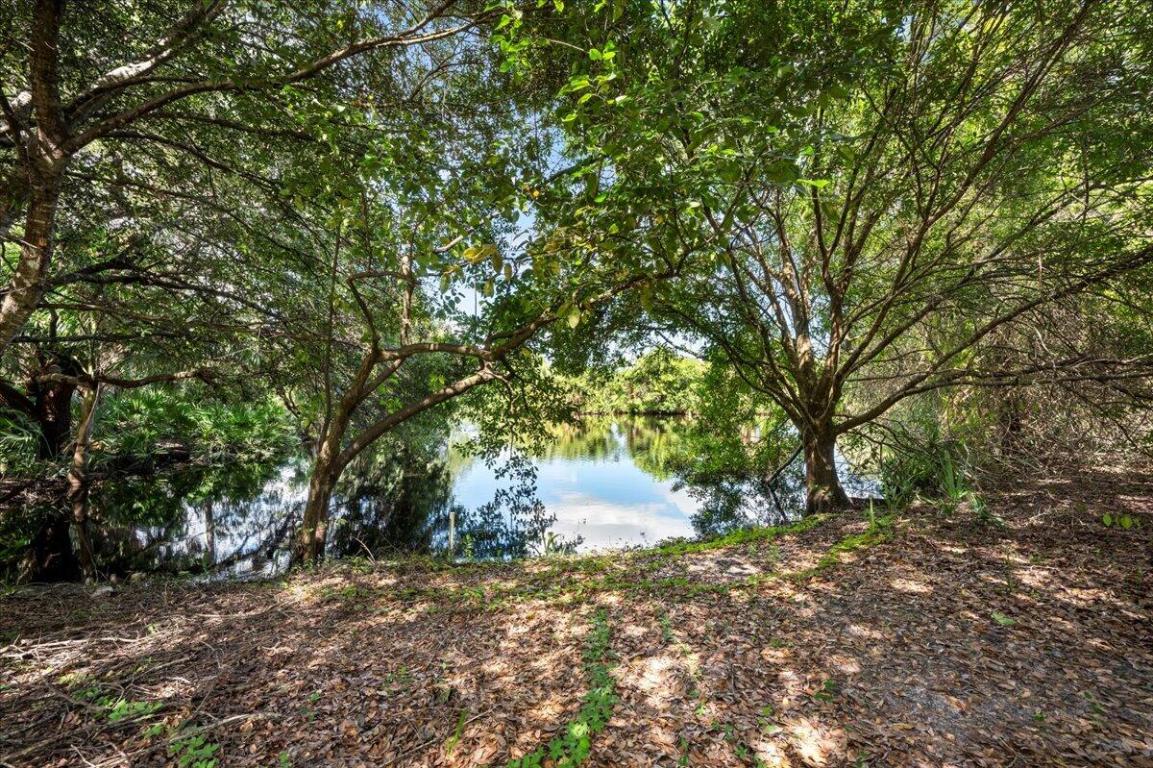 535 SW Glen Crest Way