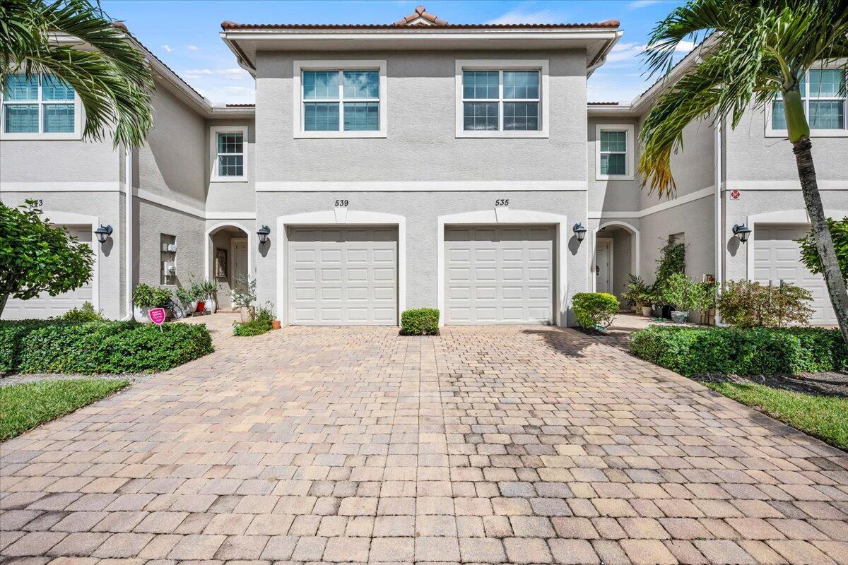 535 SW Glen Crest Way