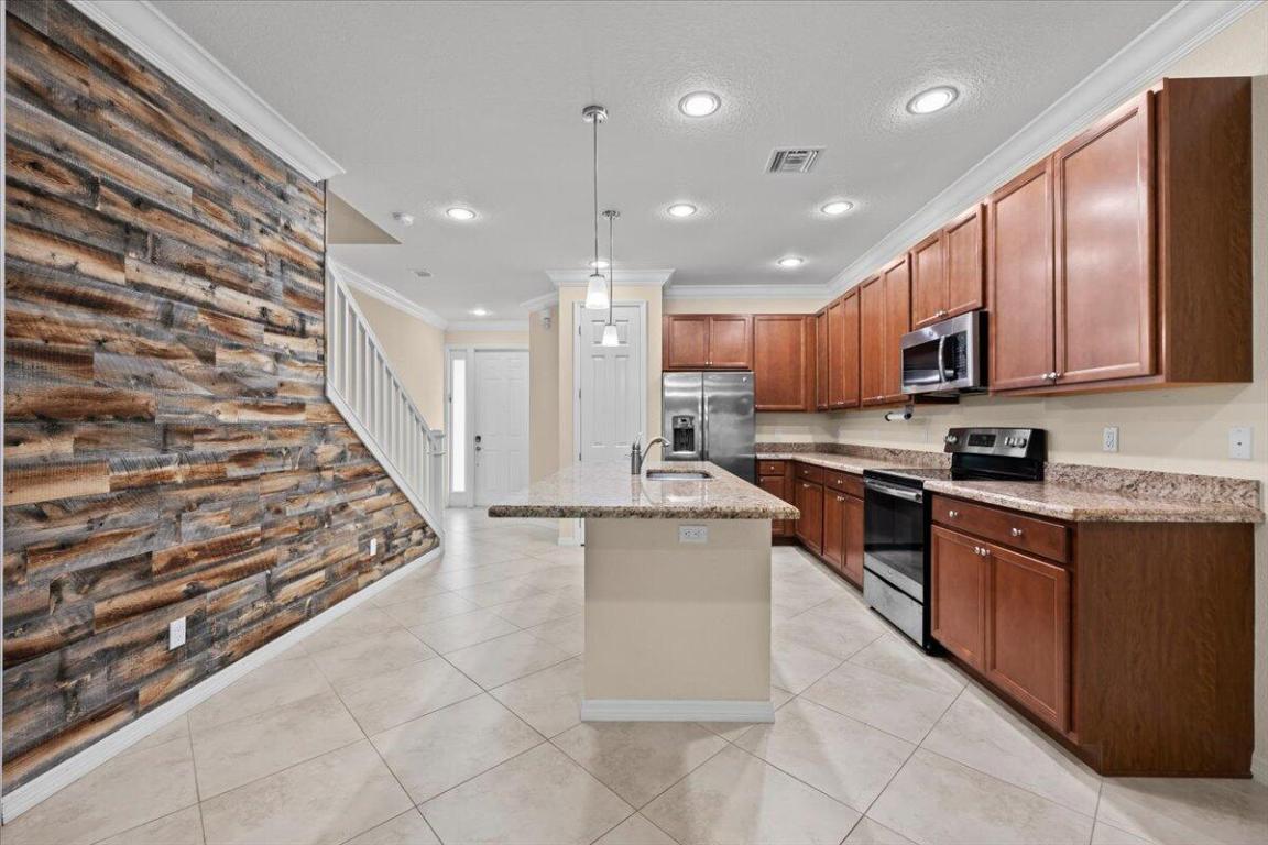 535 SW Glen Crest Way