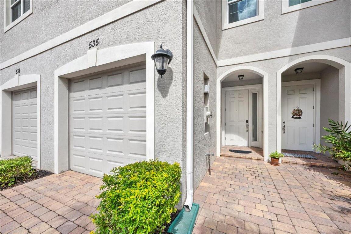 535 SW Glen Crest Way