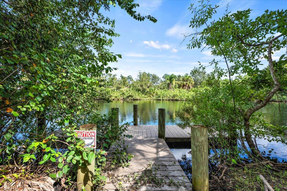 535 SW Glen Crest Way