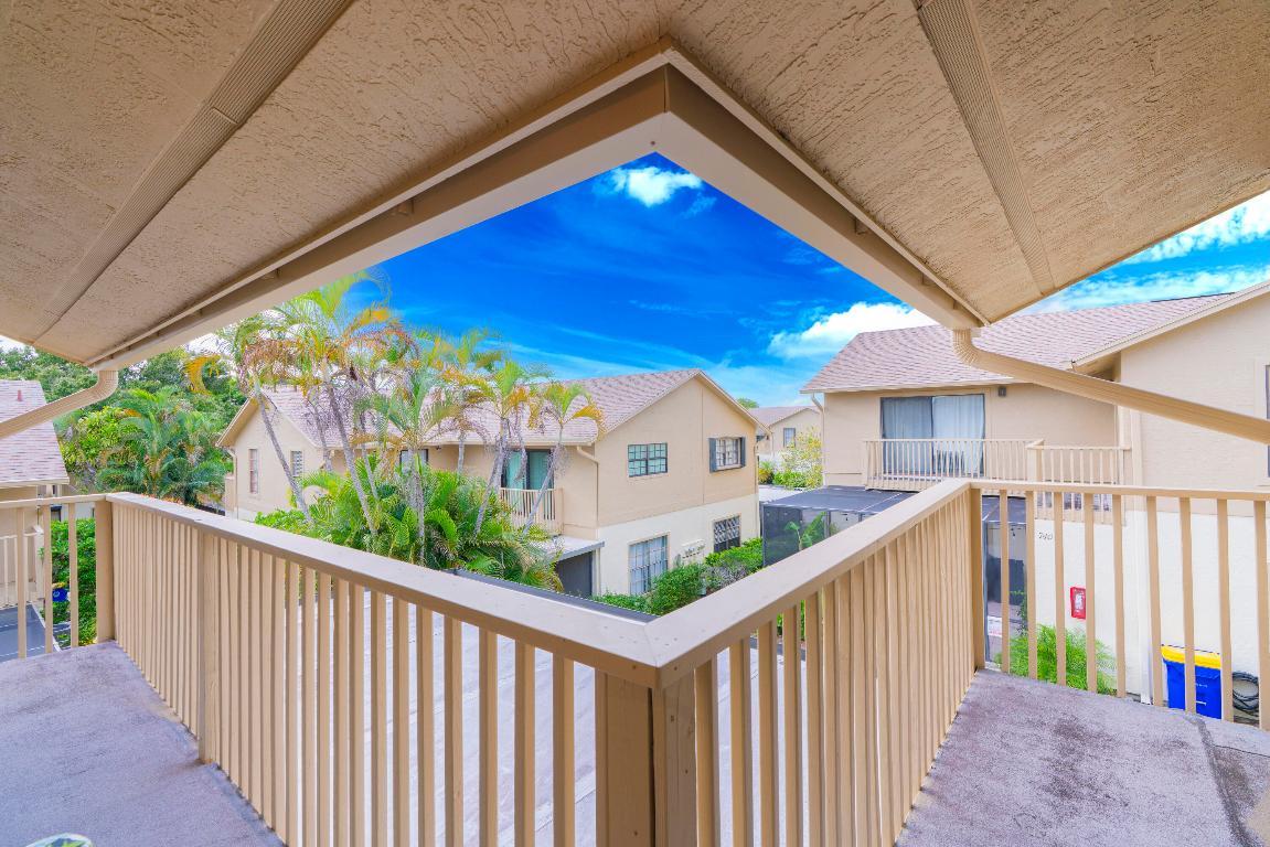 7427 SE Jamestown Terrace