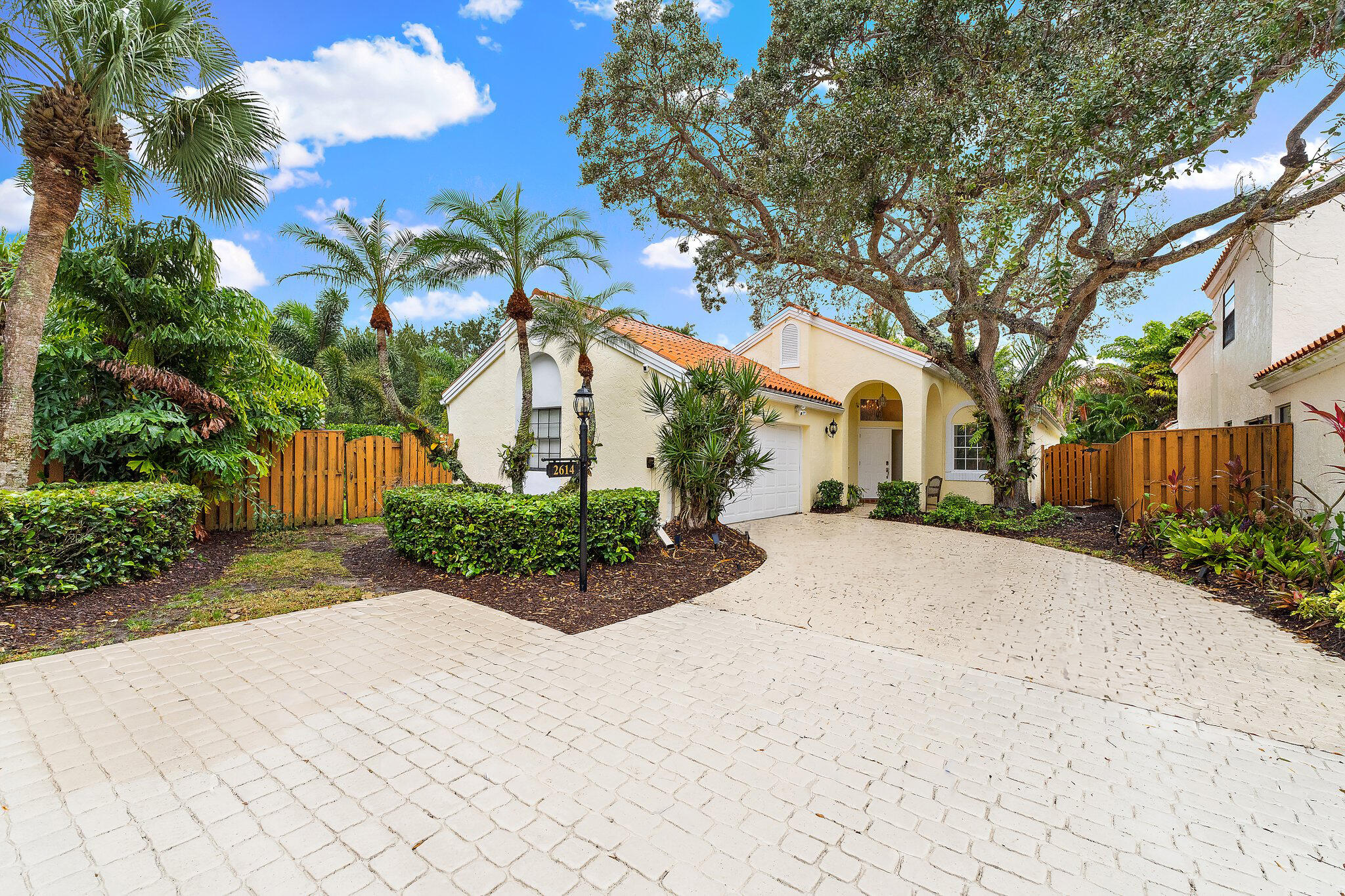 2614 La Lique Circle