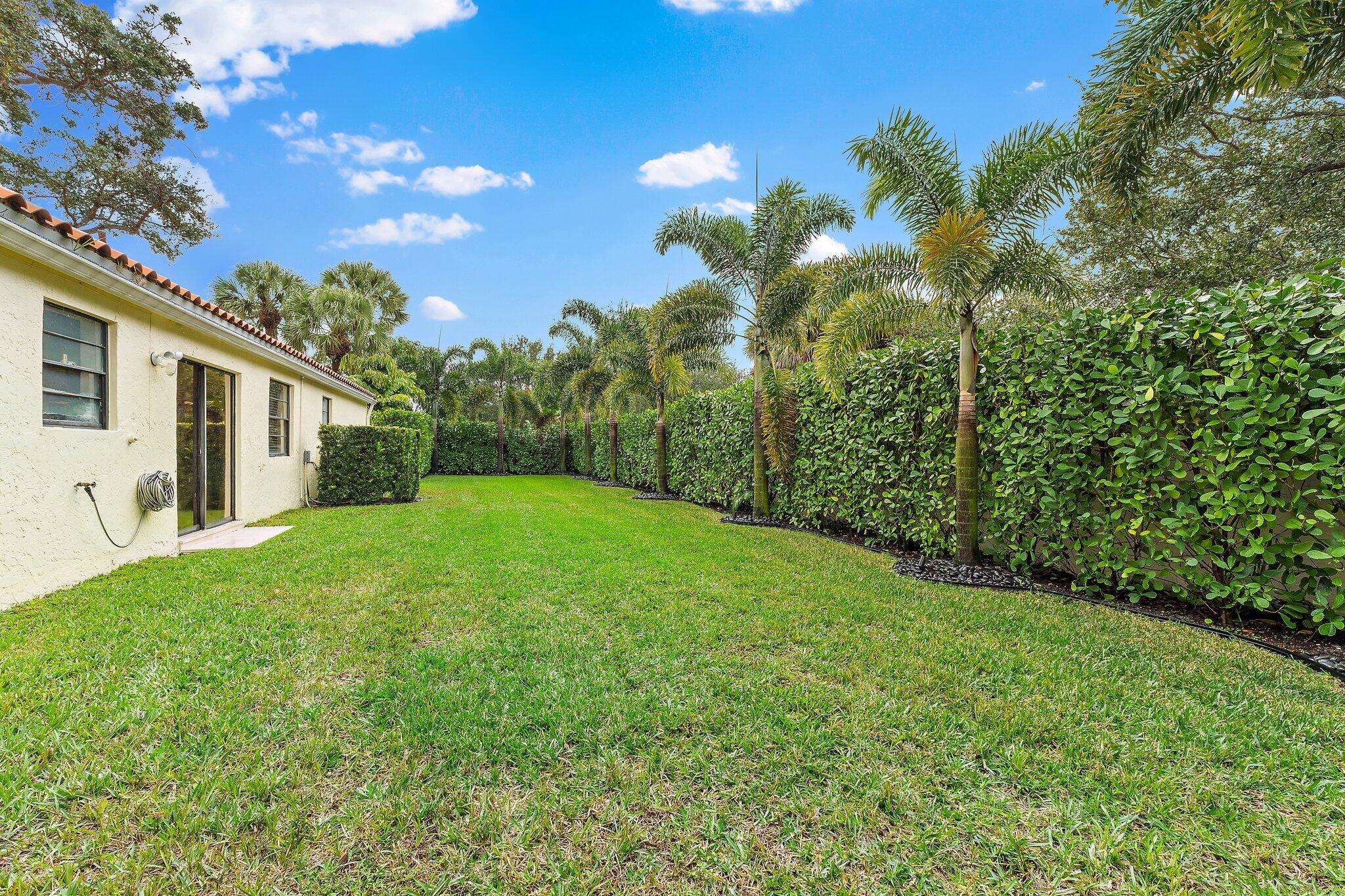 2614 La Lique Circle