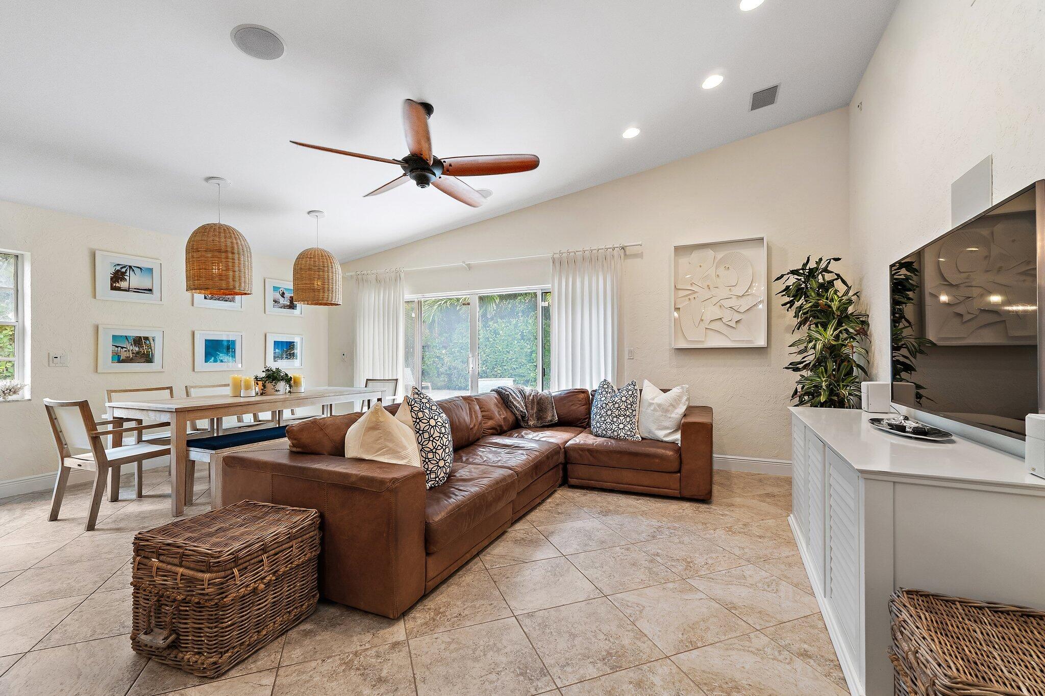 2614 La Lique Circle
