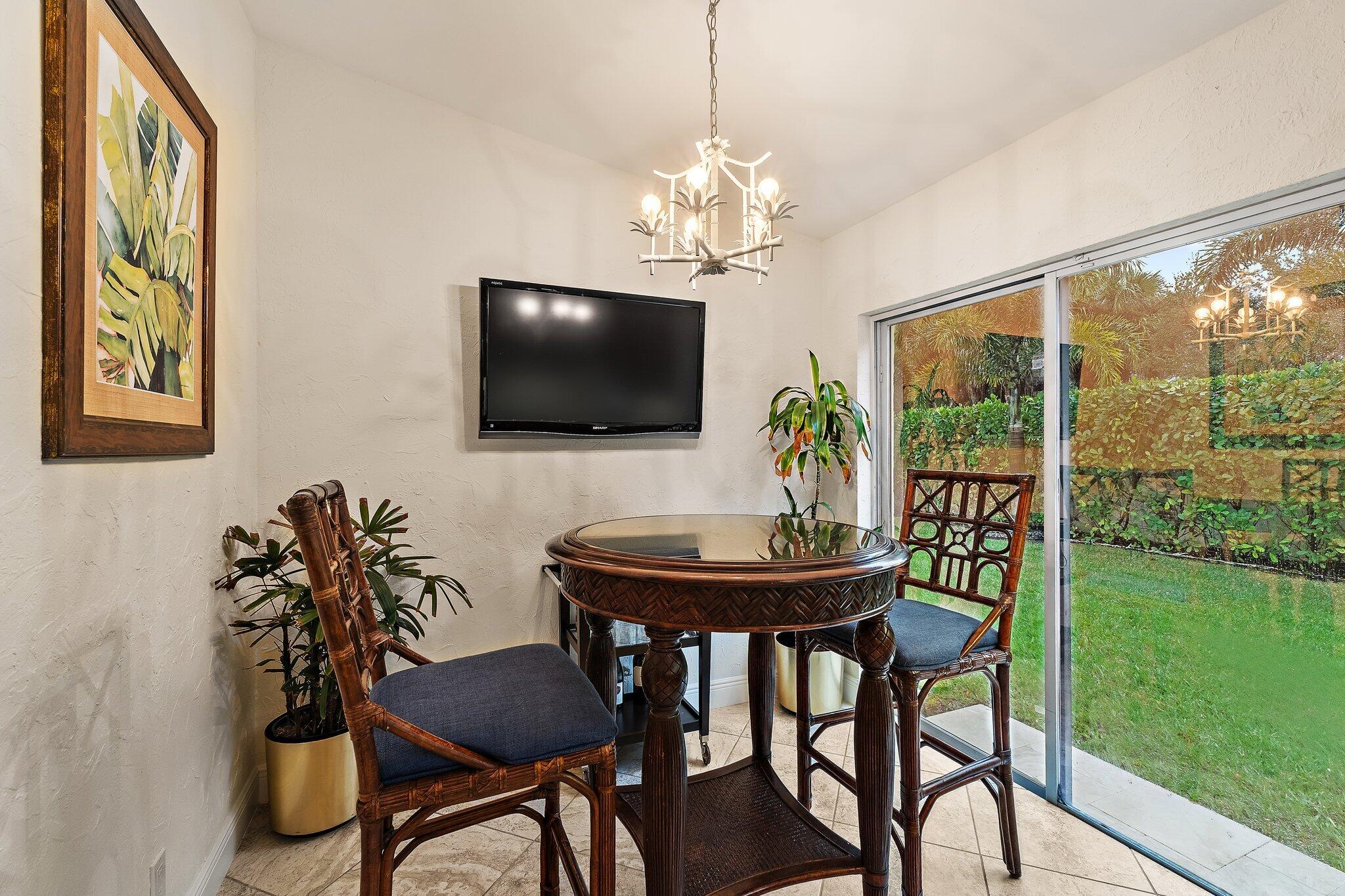 2614 La Lique Circle