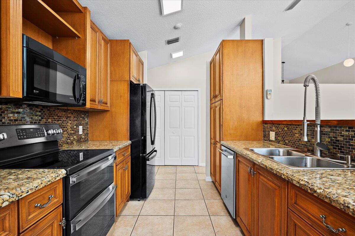 184 SW Hide Place, Port St. Lucie