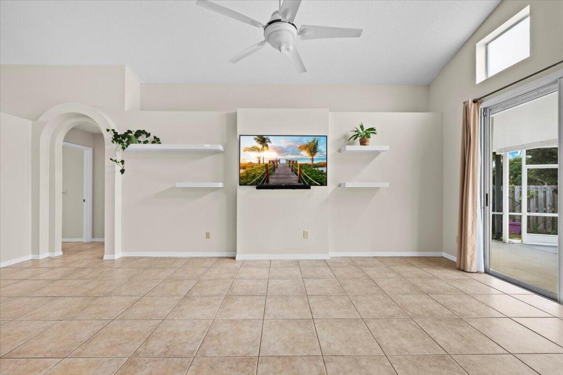 184 SW Hide Place, Port St. Lucie