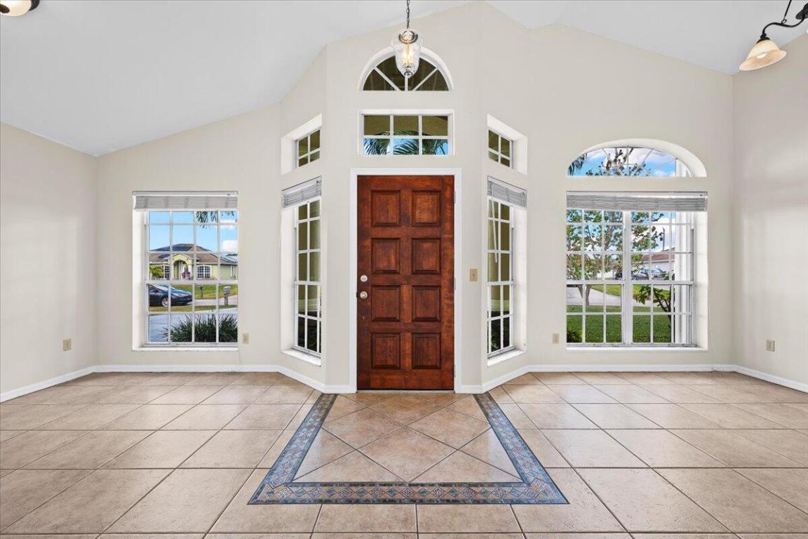 184 SW Hide Place, Port St. Lucie