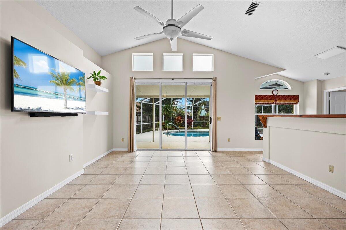 184 SW Hide Place, Port St. Lucie