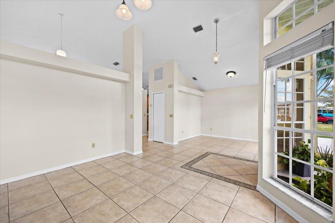 184 SW Hide Place, Port St. Lucie