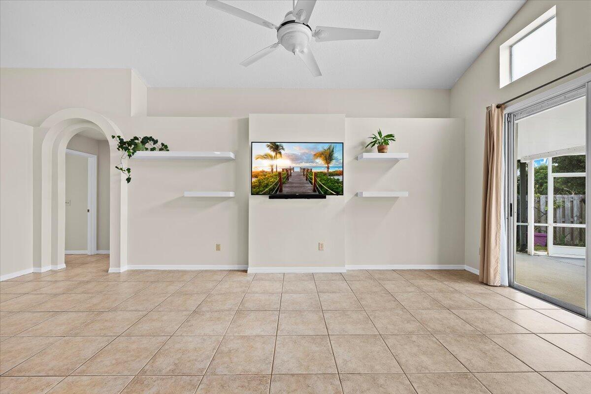 184 SW Hide Place, Port St. Lucie