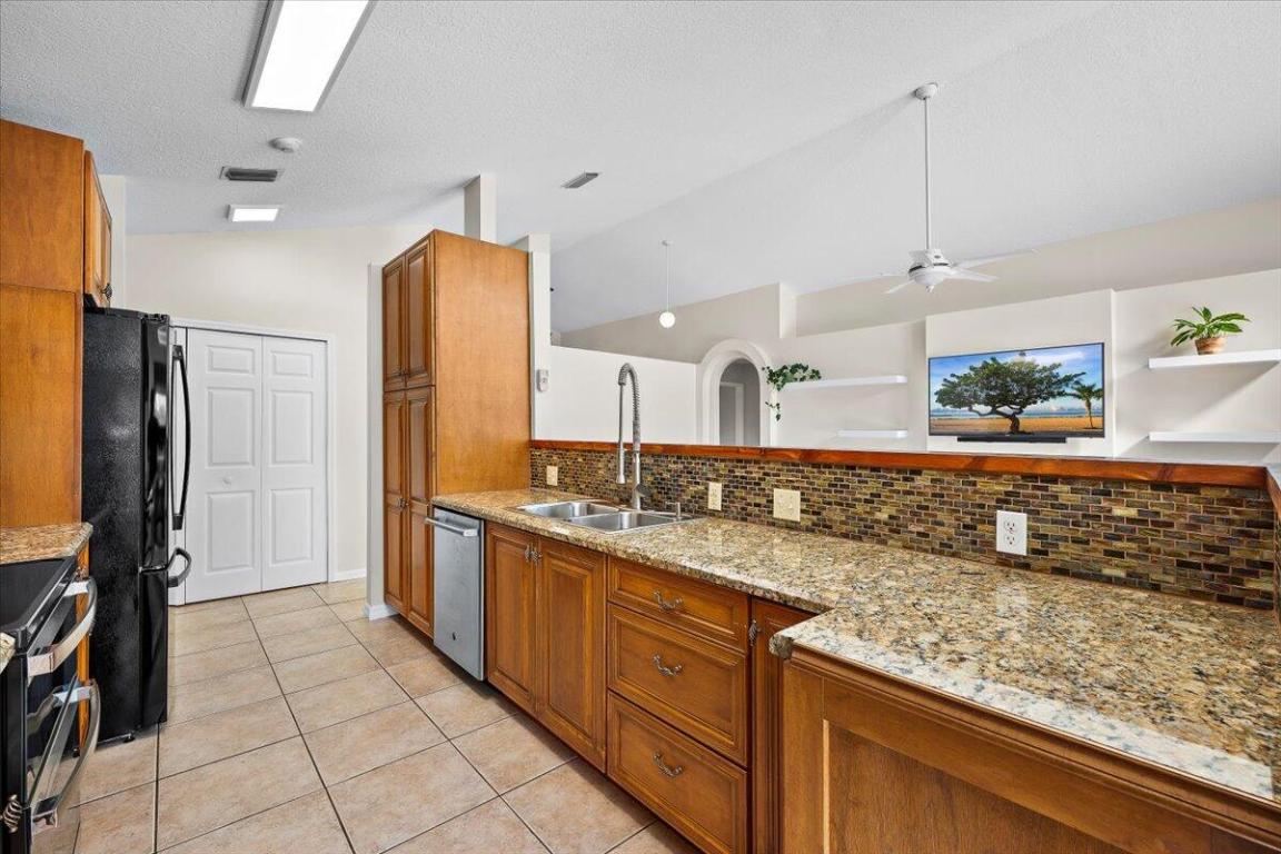 184 SW Hide Place, Port St. Lucie