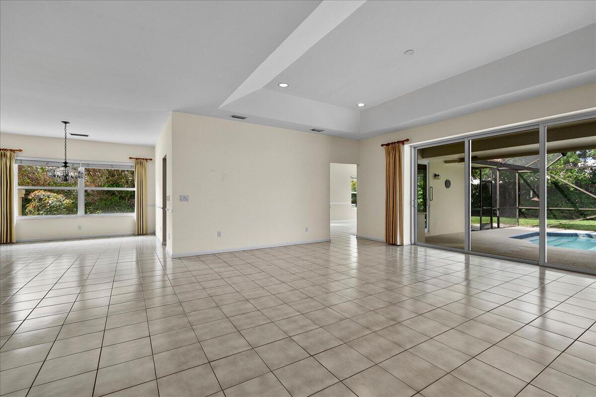 9953 SE Mahogany Way