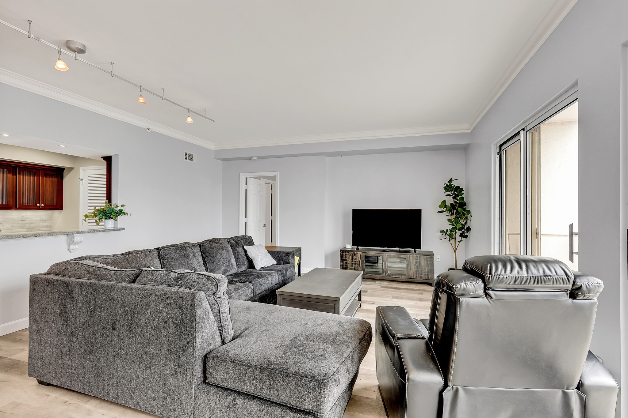 555 Church St Unit: 2304