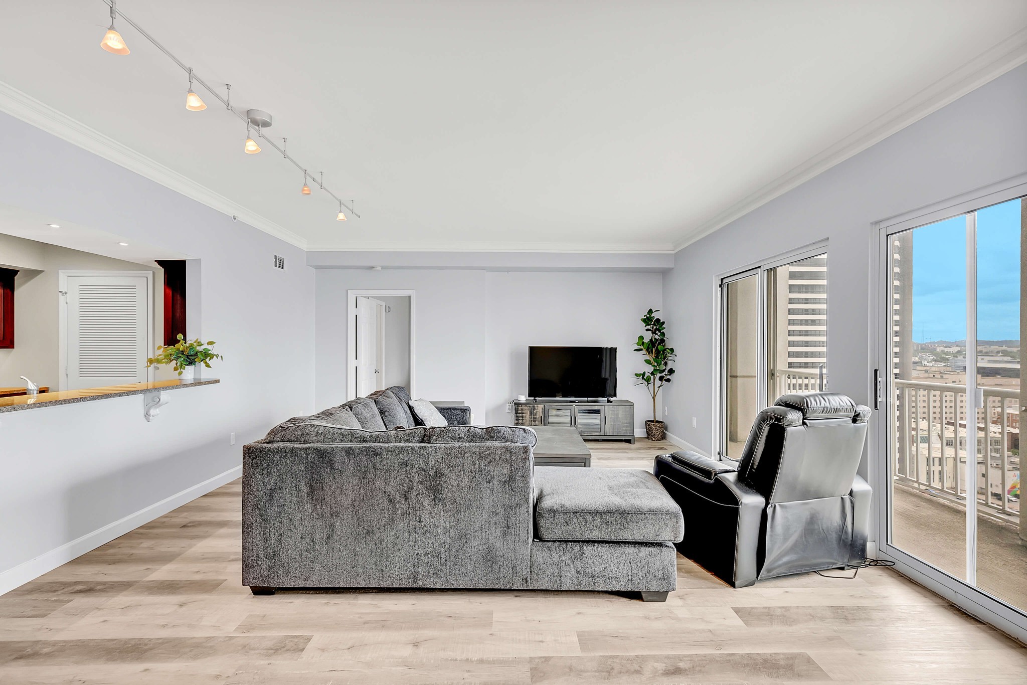 555 Church St Unit: 2304