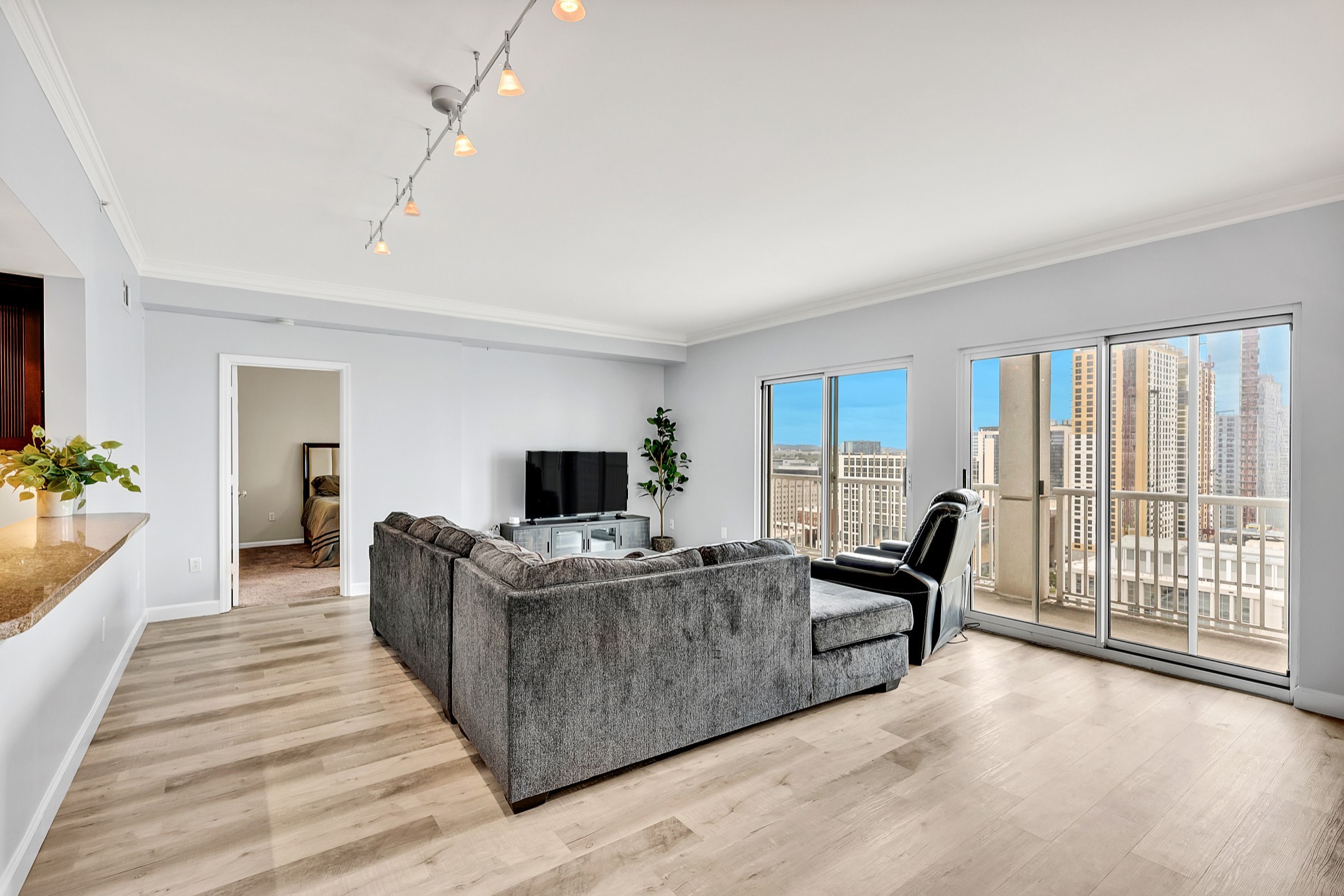 555 Church St Unit: 2304