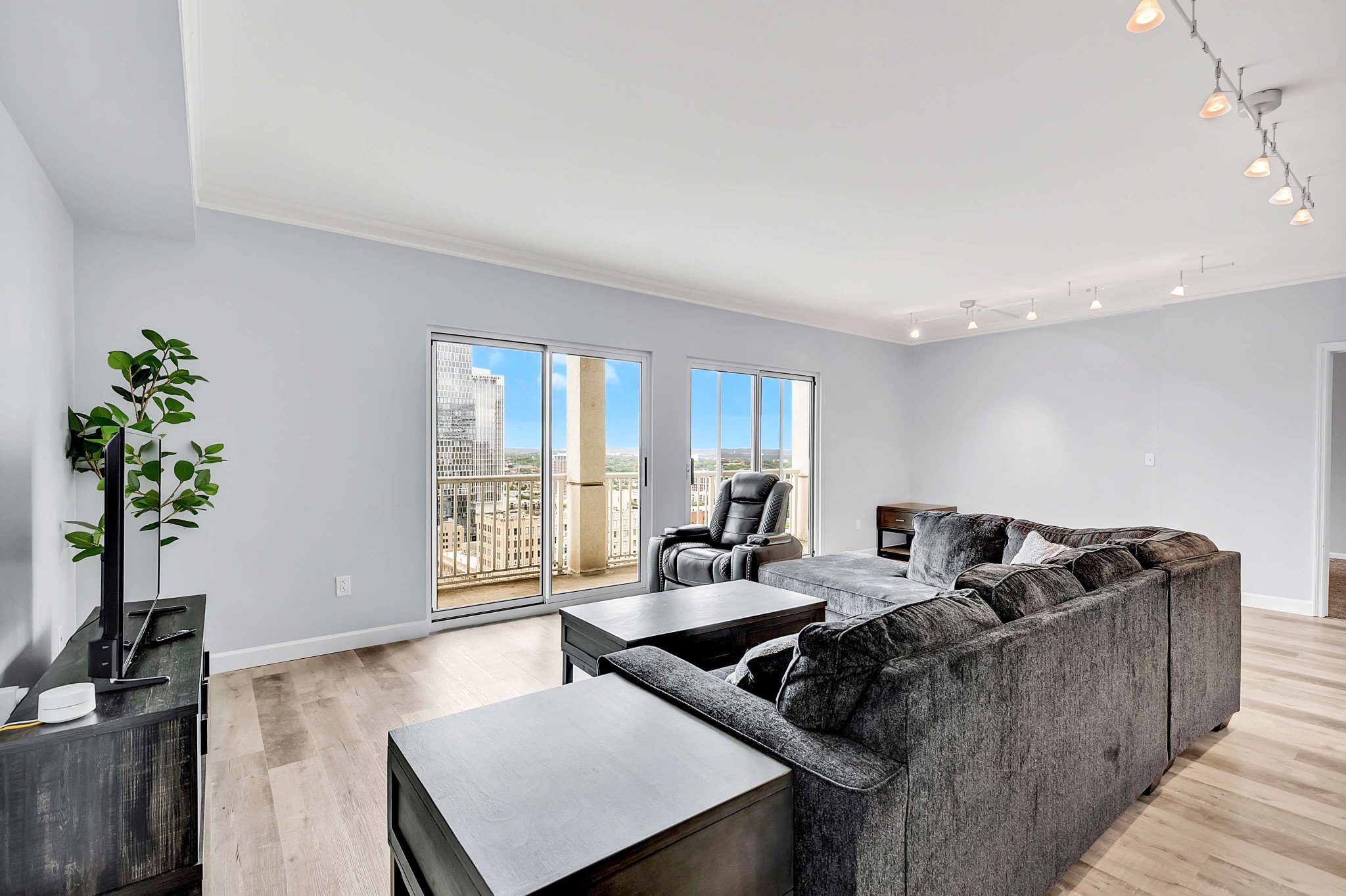 555 Church St Unit: 2304