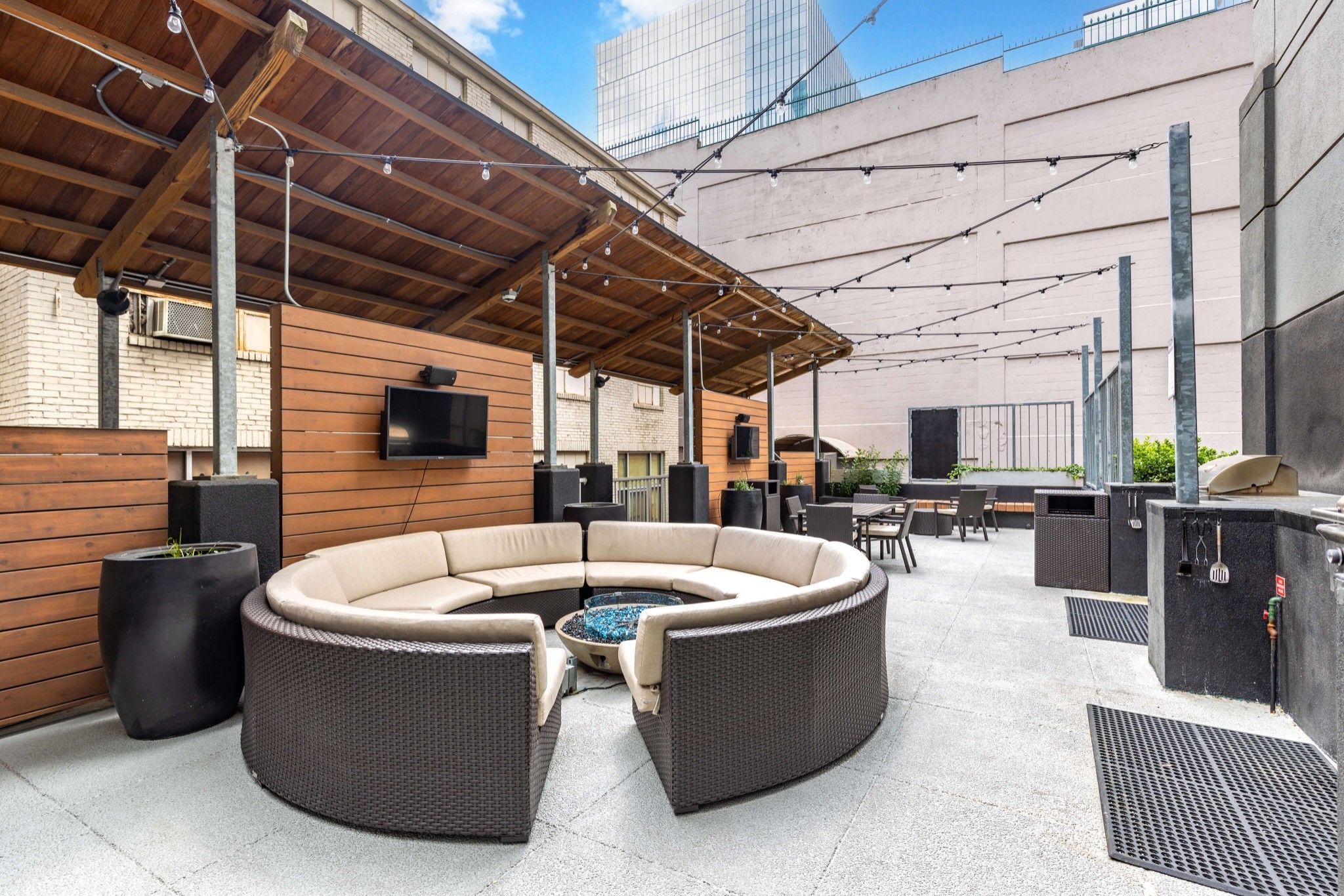 555 Church St Unit: 2304