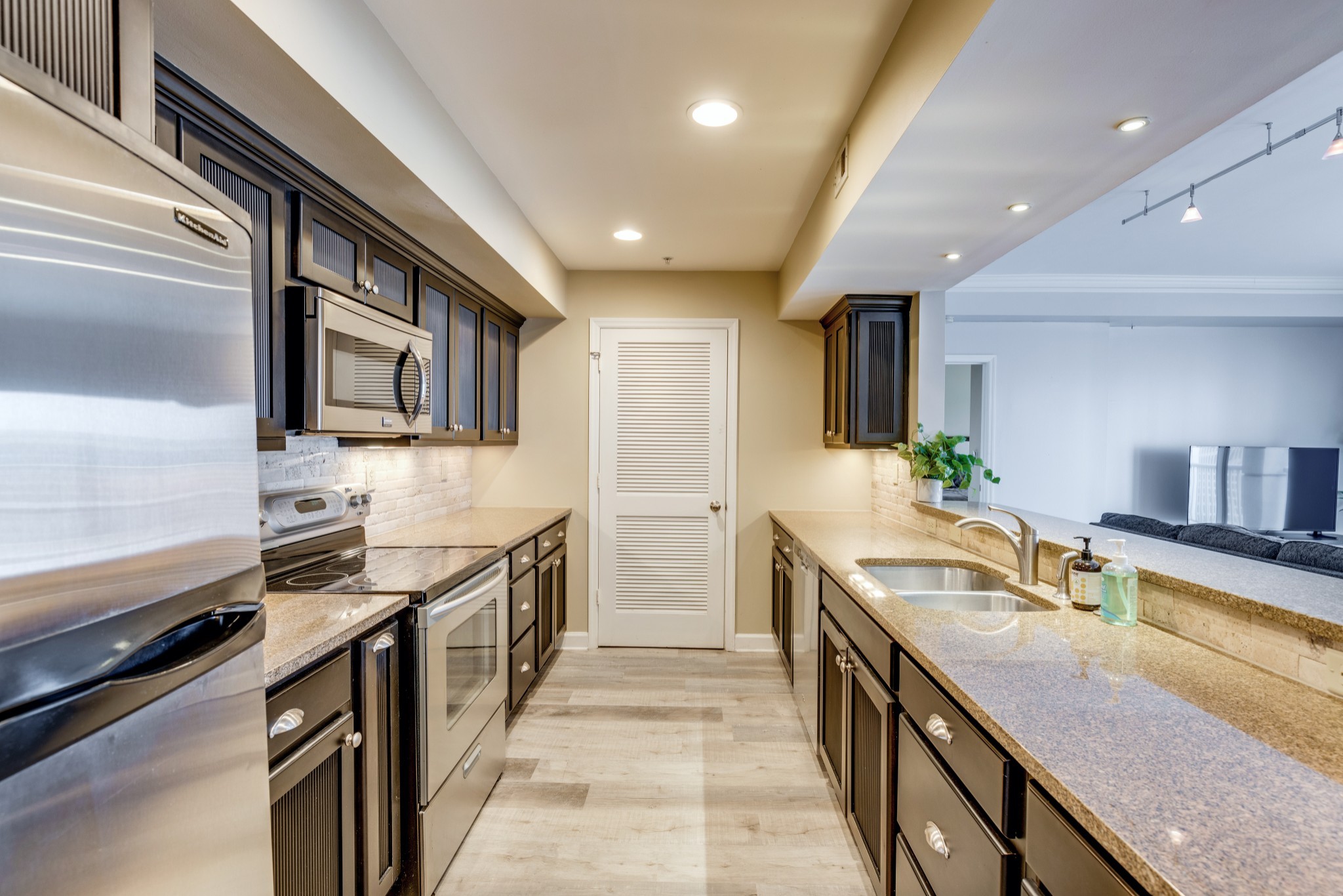 555 Church St Unit: 2304