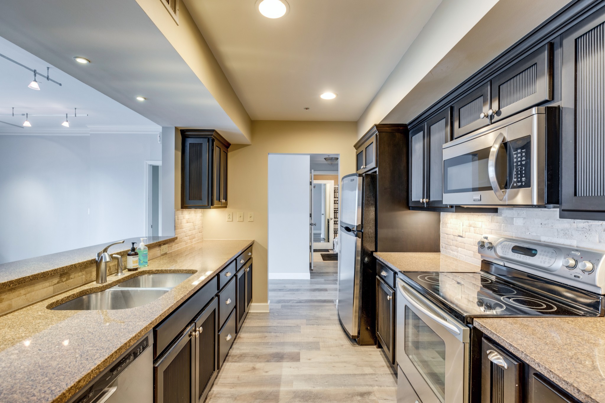 555 Church St Unit: 2304