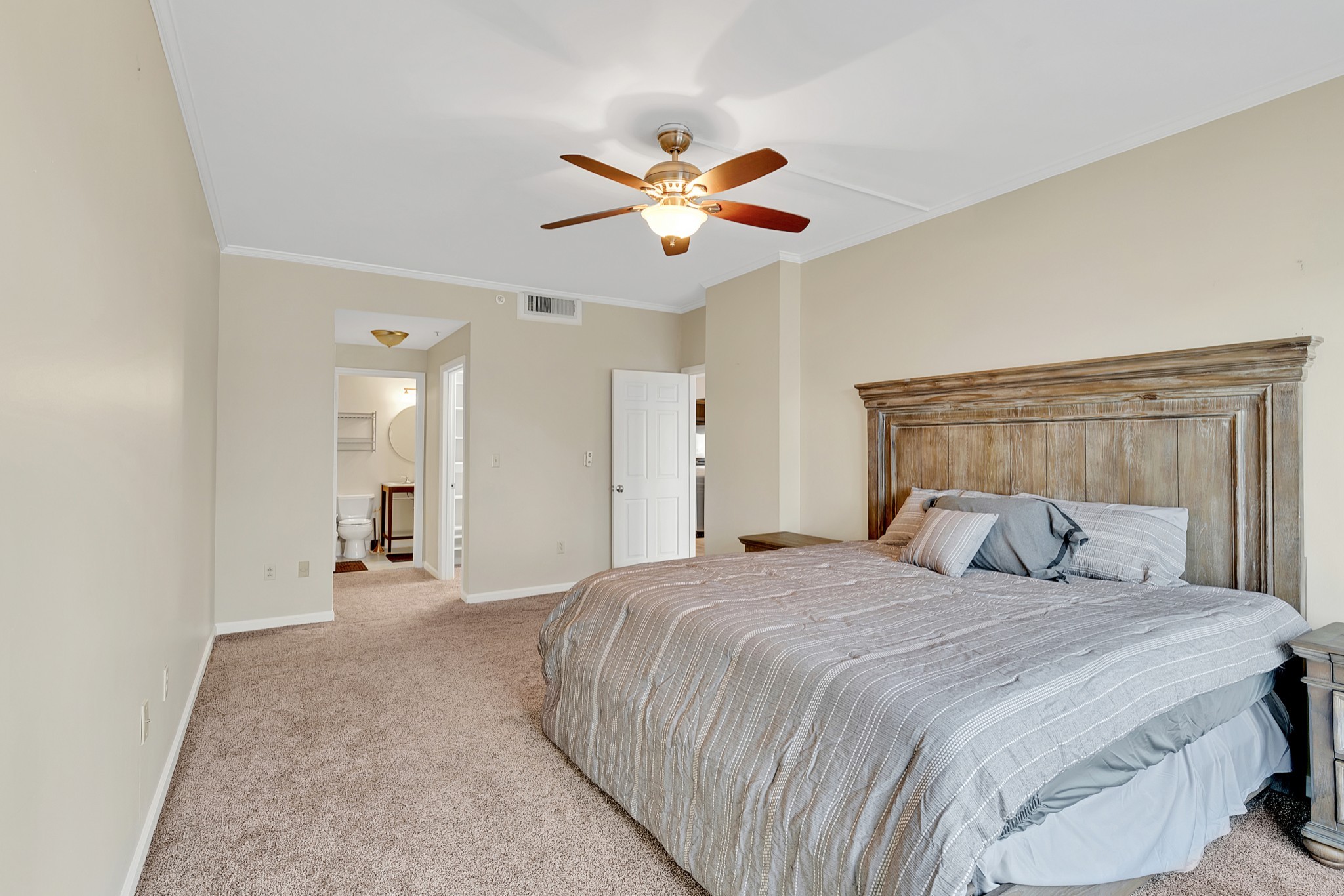 555 Church St Unit: 2304