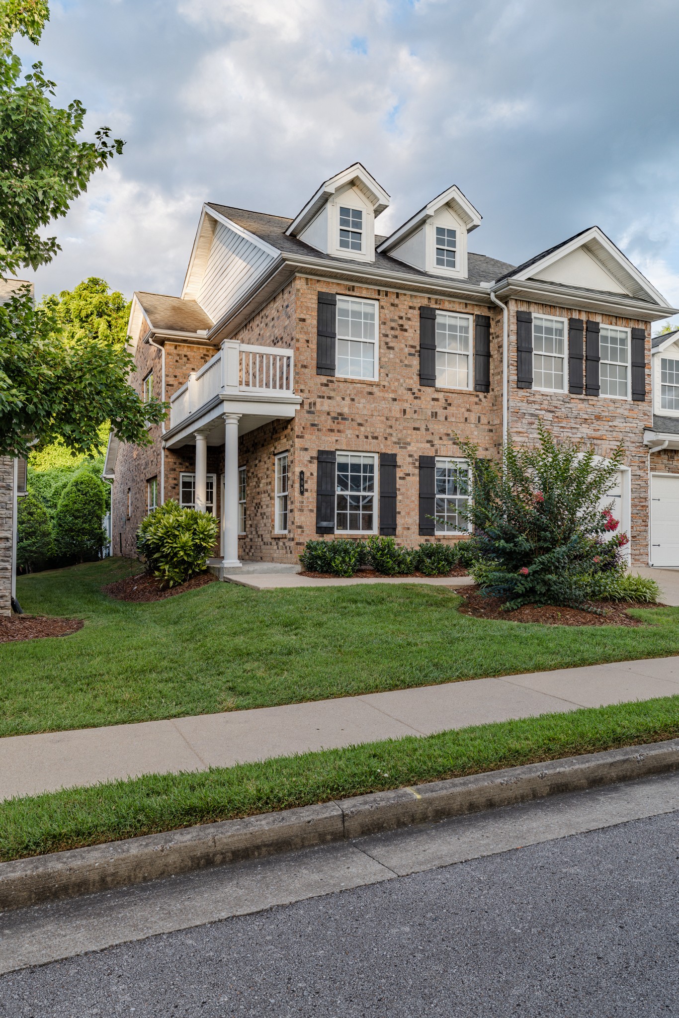 809 Barrington Place Dr