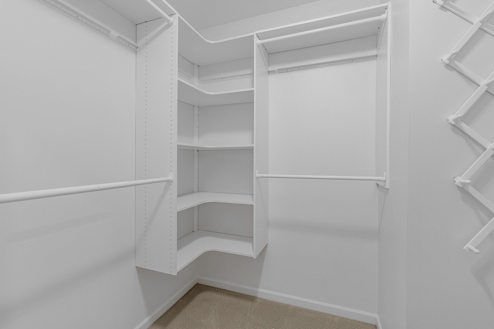 809 Barrington Place Dr