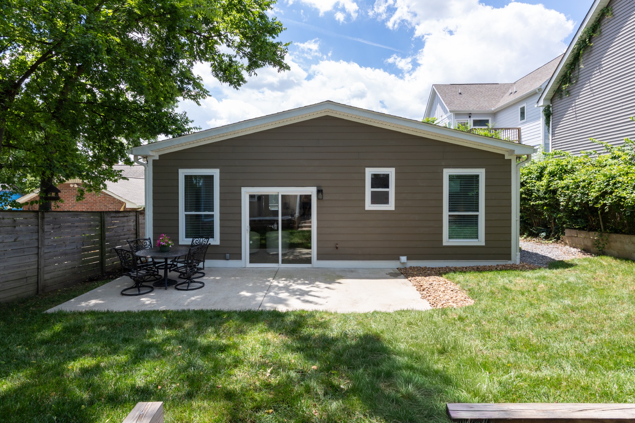 1003 Thomas Ave