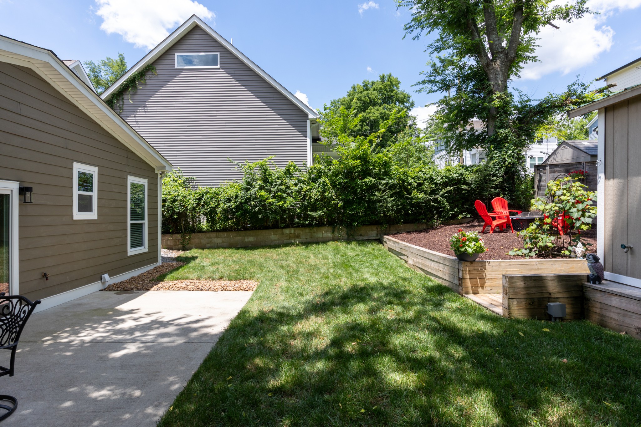 1003 Thomas Ave