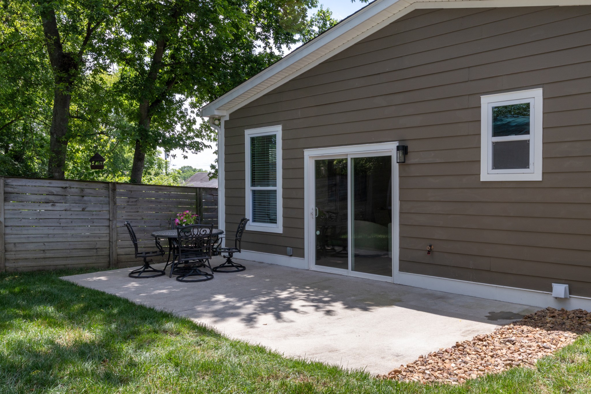 1003 Thomas Ave