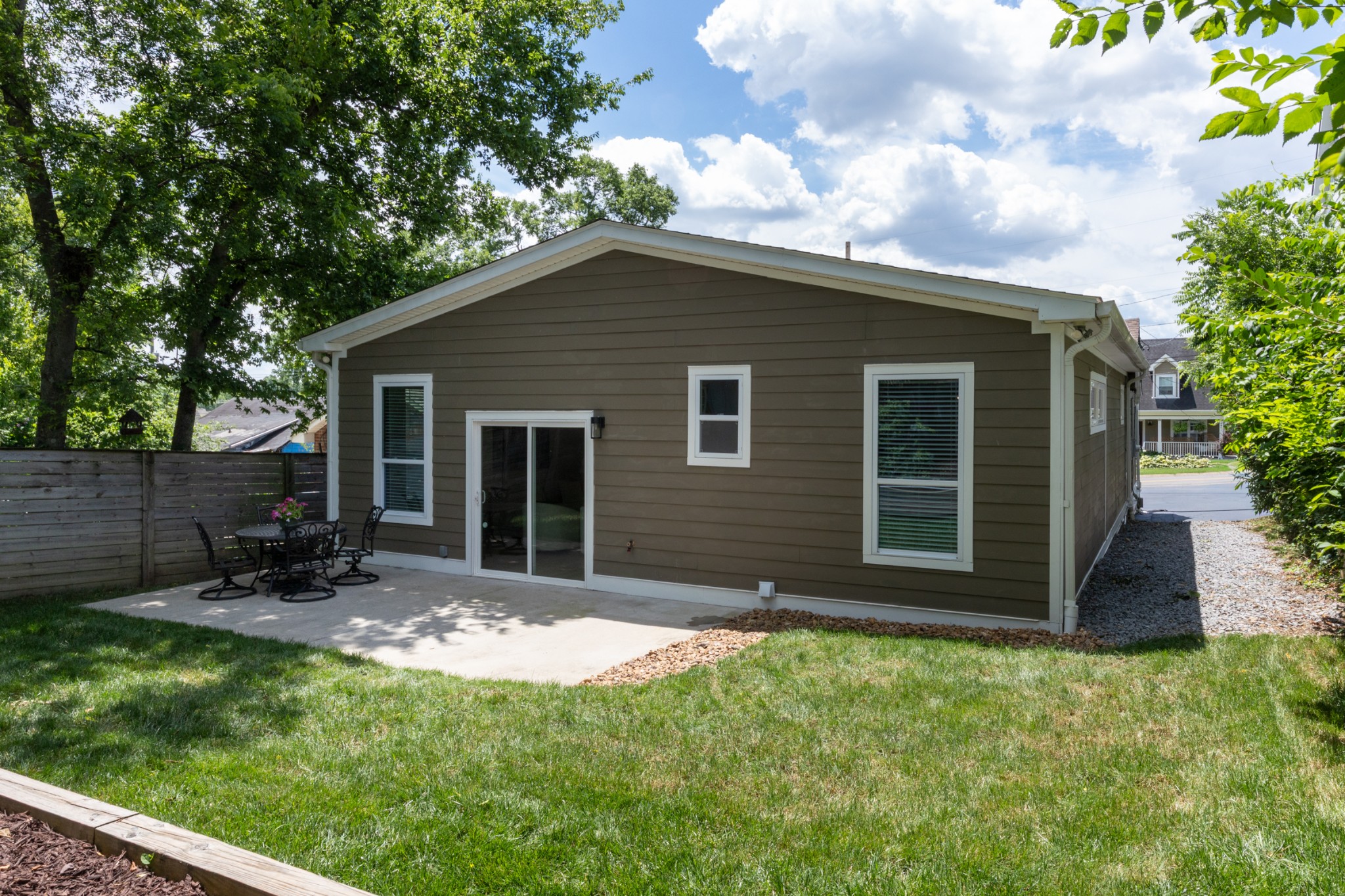 1003 Thomas Ave