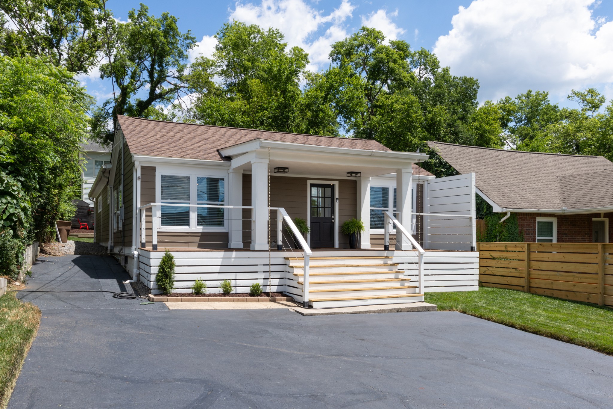 1003 Thomas Ave