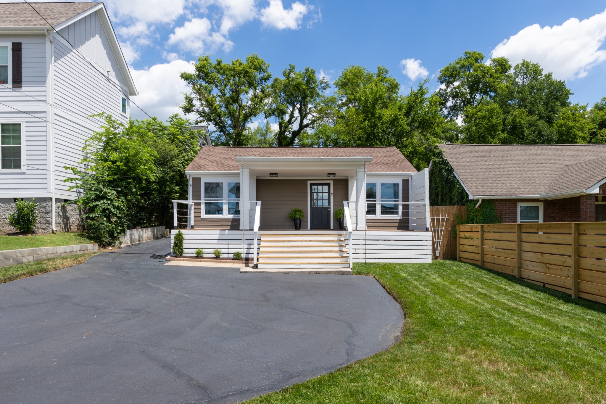 1003 Thomas Ave