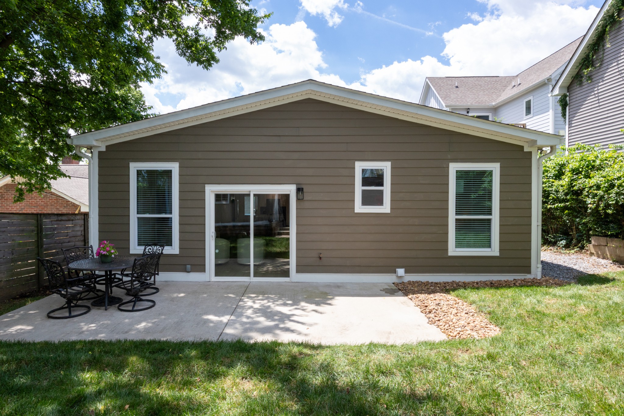 1003 Thomas Ave