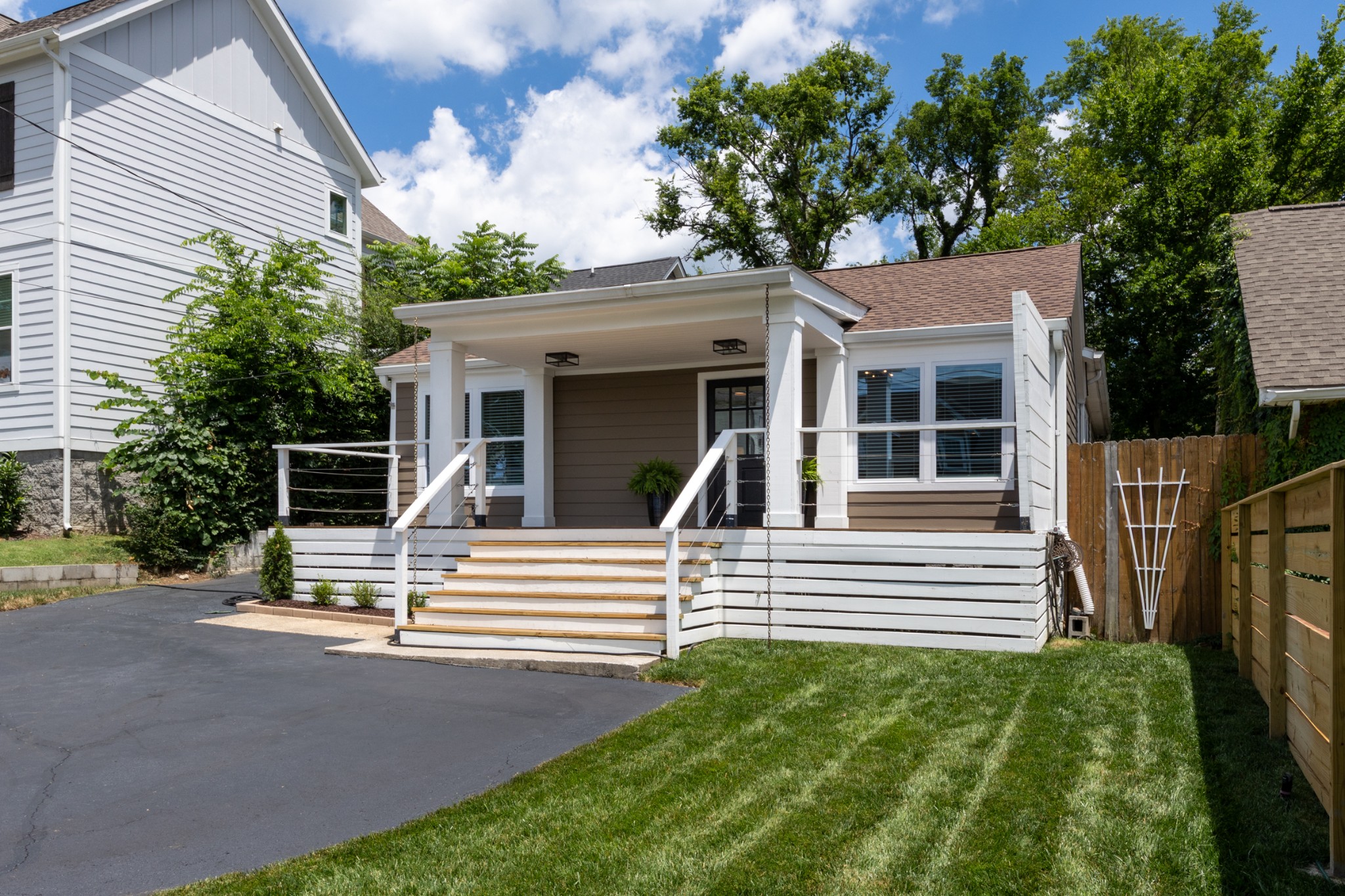 1003 Thomas Ave