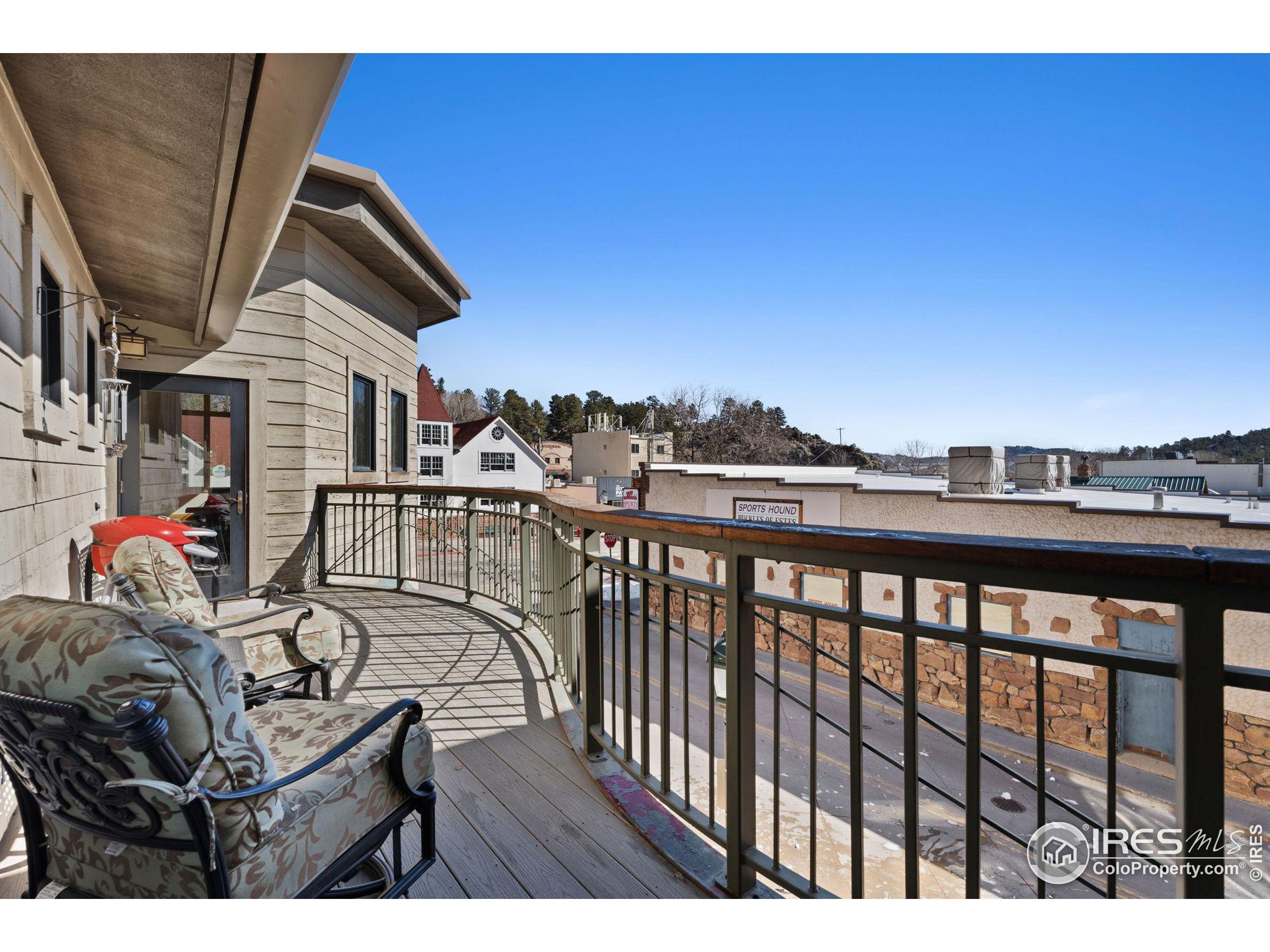 170 W Elkhorn Ave 201