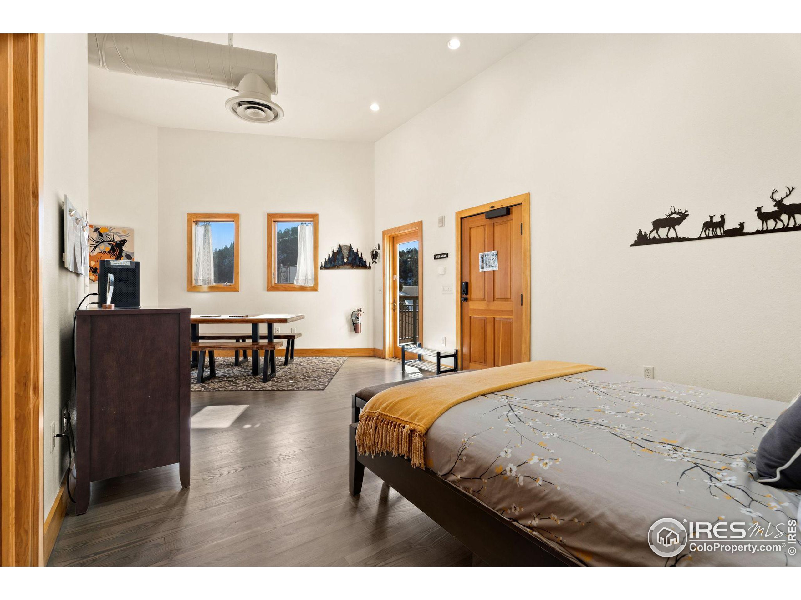 170 W Elkhorn Ave 201