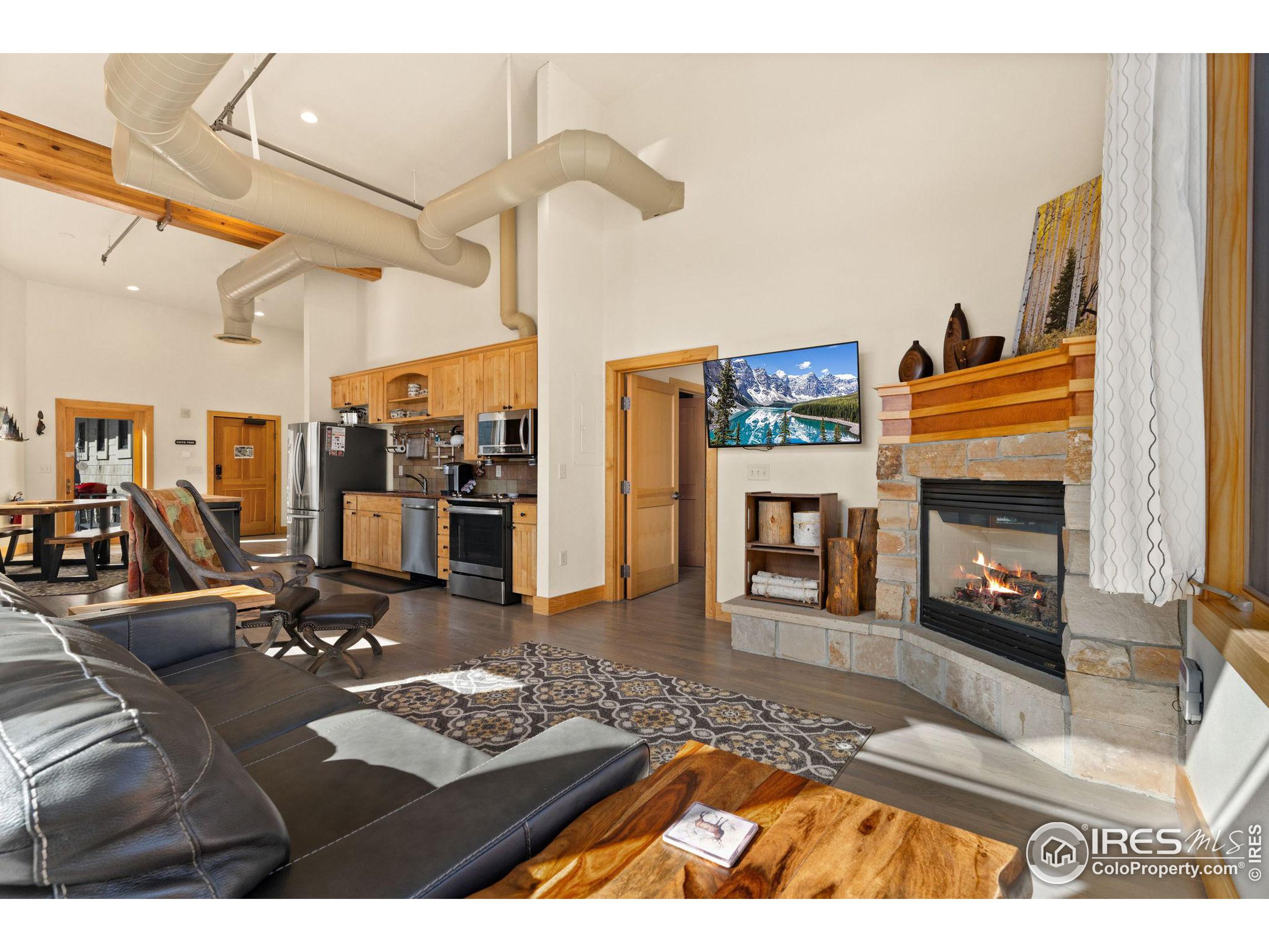 170 W Elkhorn Ave 201