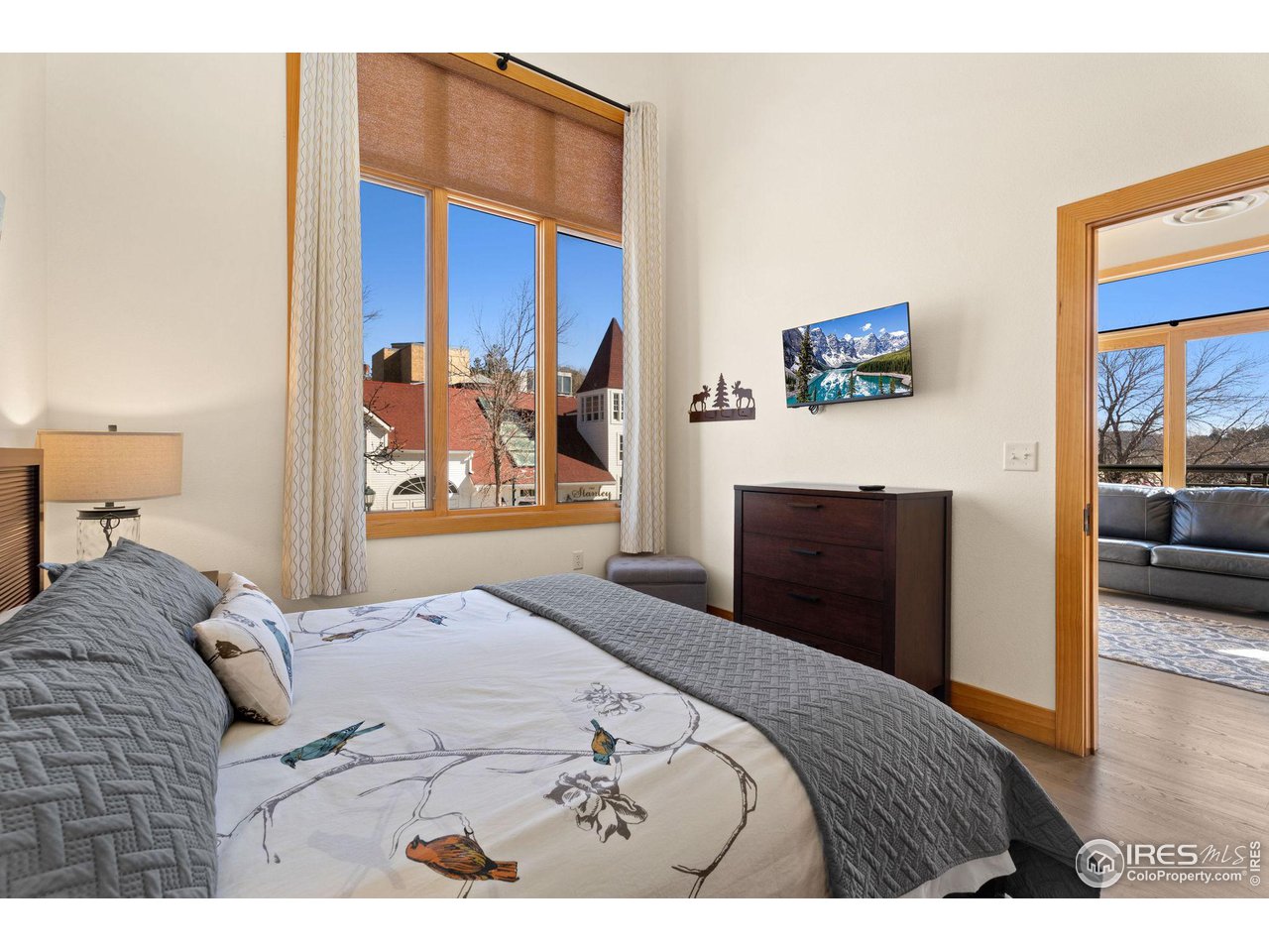 170 W Elkhorn Ave 201