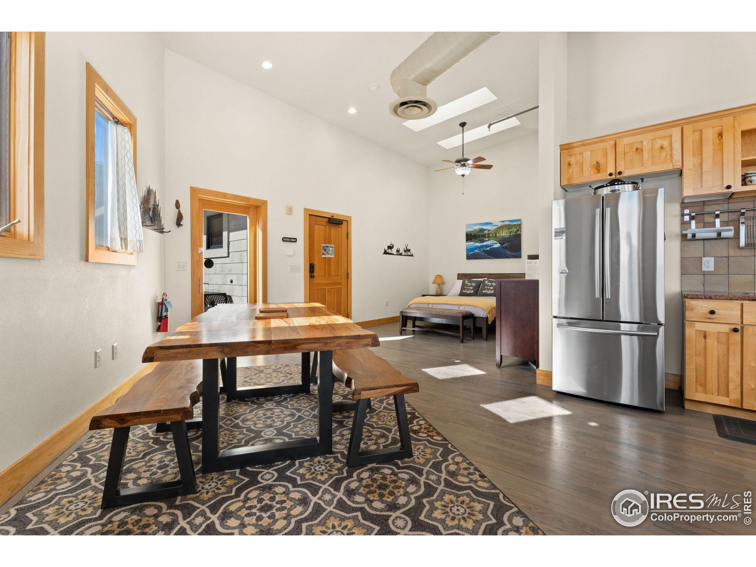 170 W Elkhorn Ave 201