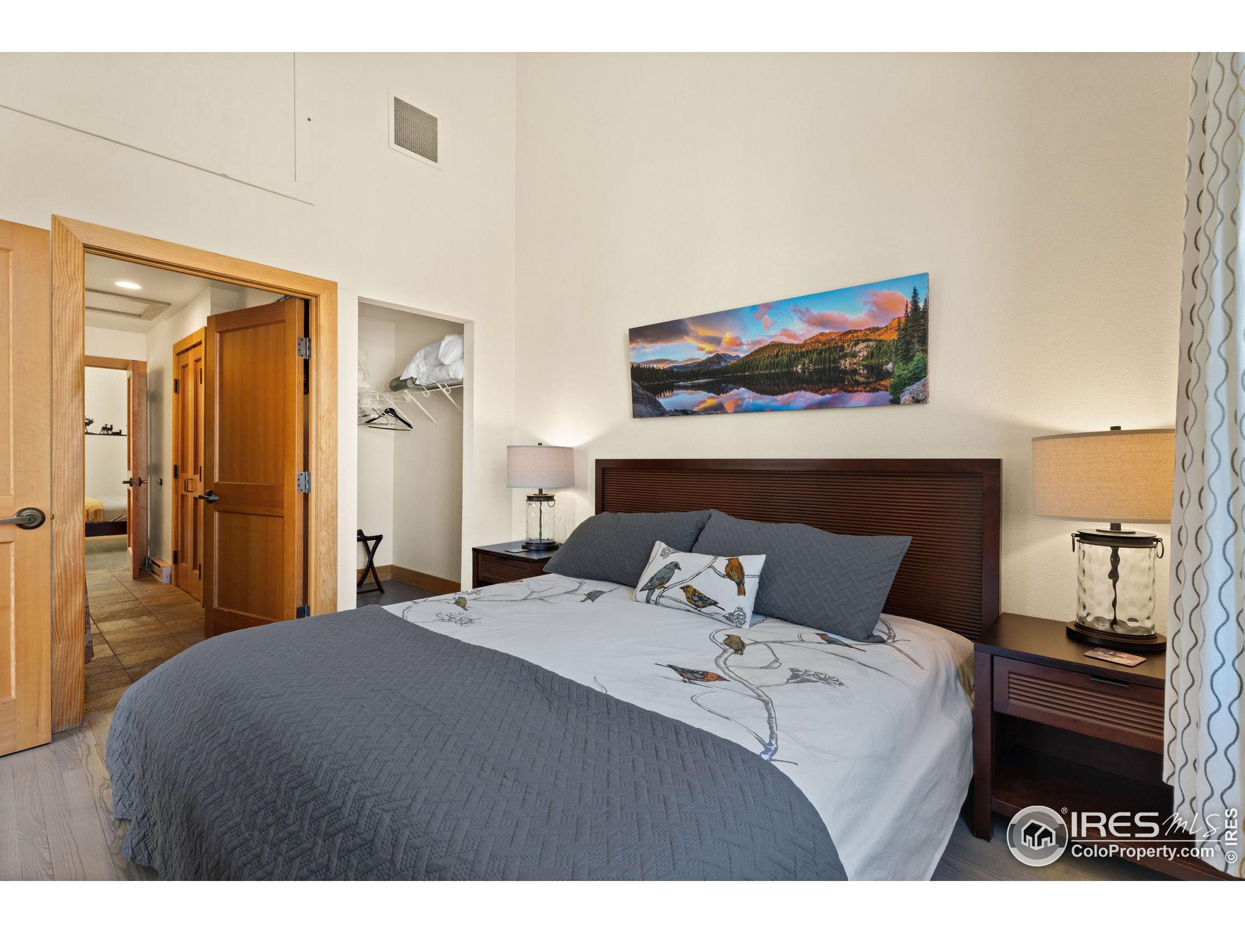 170 W Elkhorn Ave 201