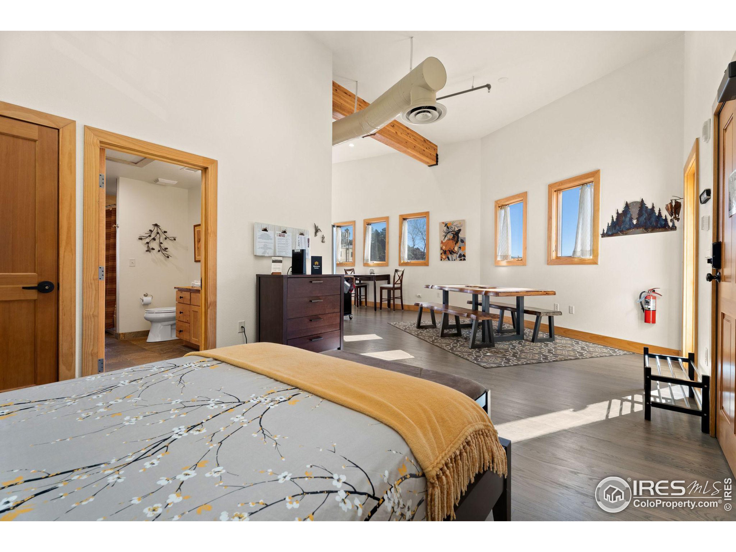 170 W Elkhorn Ave 201