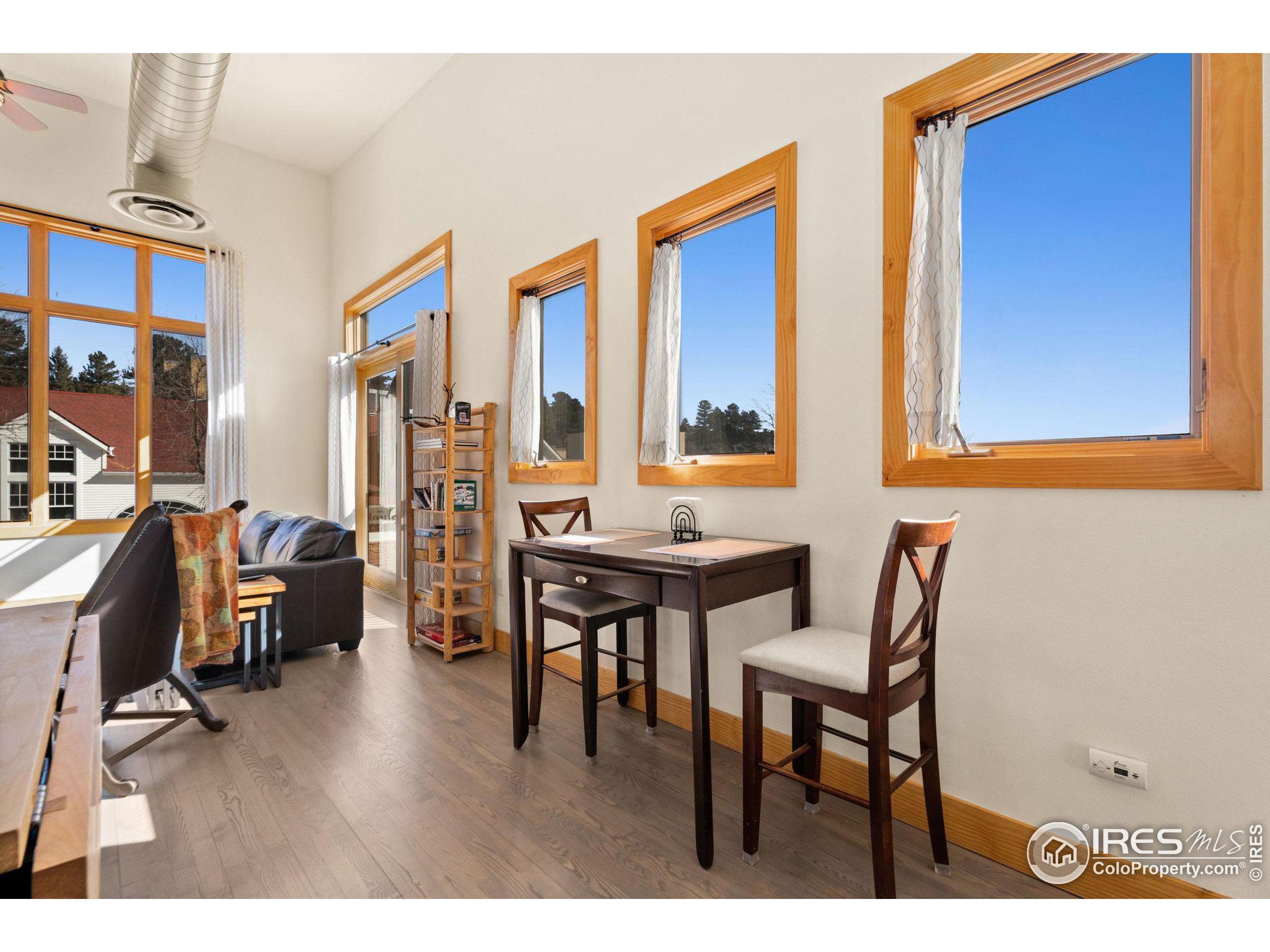 170 W Elkhorn Ave 201